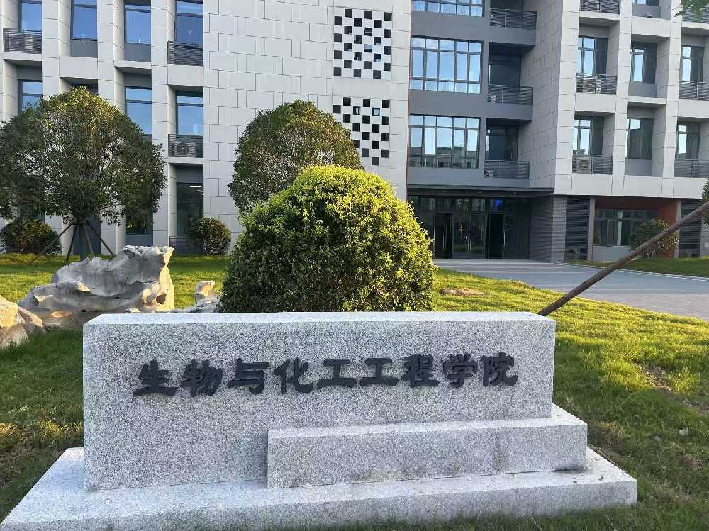 珲春市扬州职业大学体育场高杆灯项目